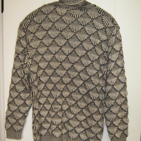 Putorti Made in Canada Sweater - Picture 4 of 4